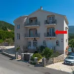 Holiday home Kuca Orhidea *