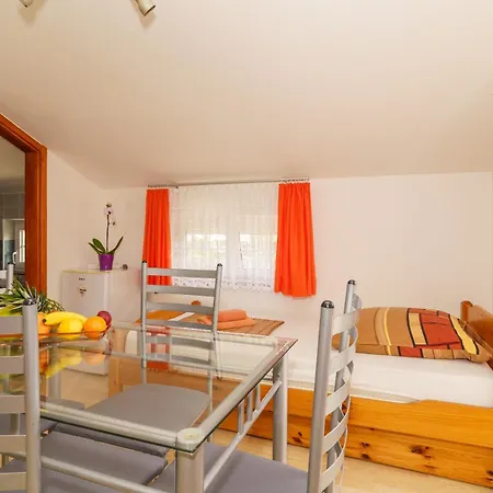Holiday home Kuca Orhidea