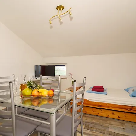 Holiday home Kuca Orhidea *